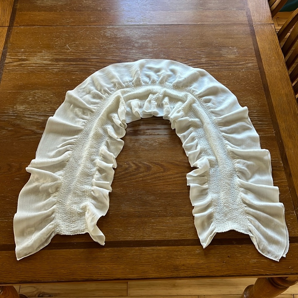 Women’s scarf.